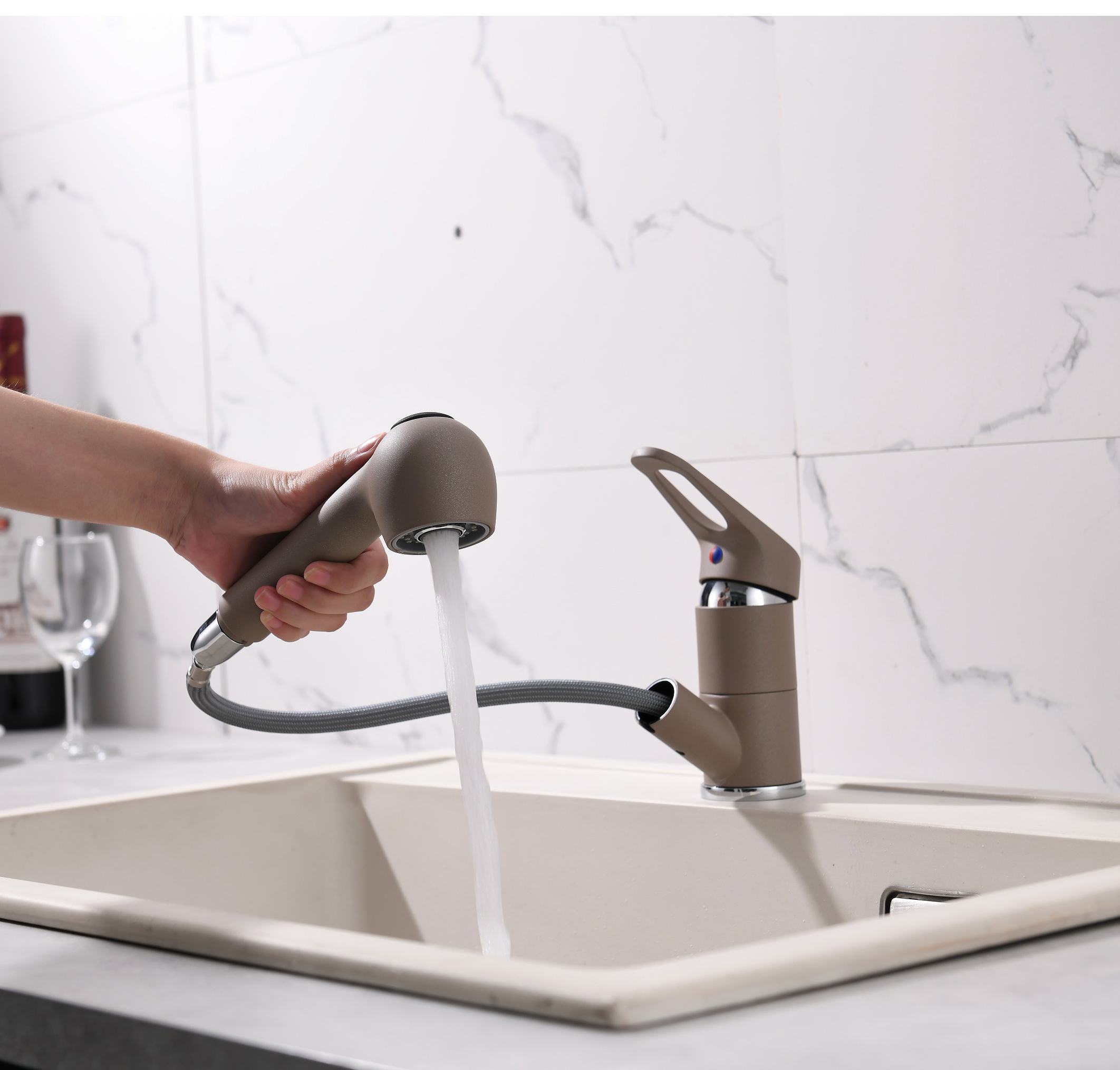 Robinet d'évier de cuisine à poignée unique cUPC noir mat