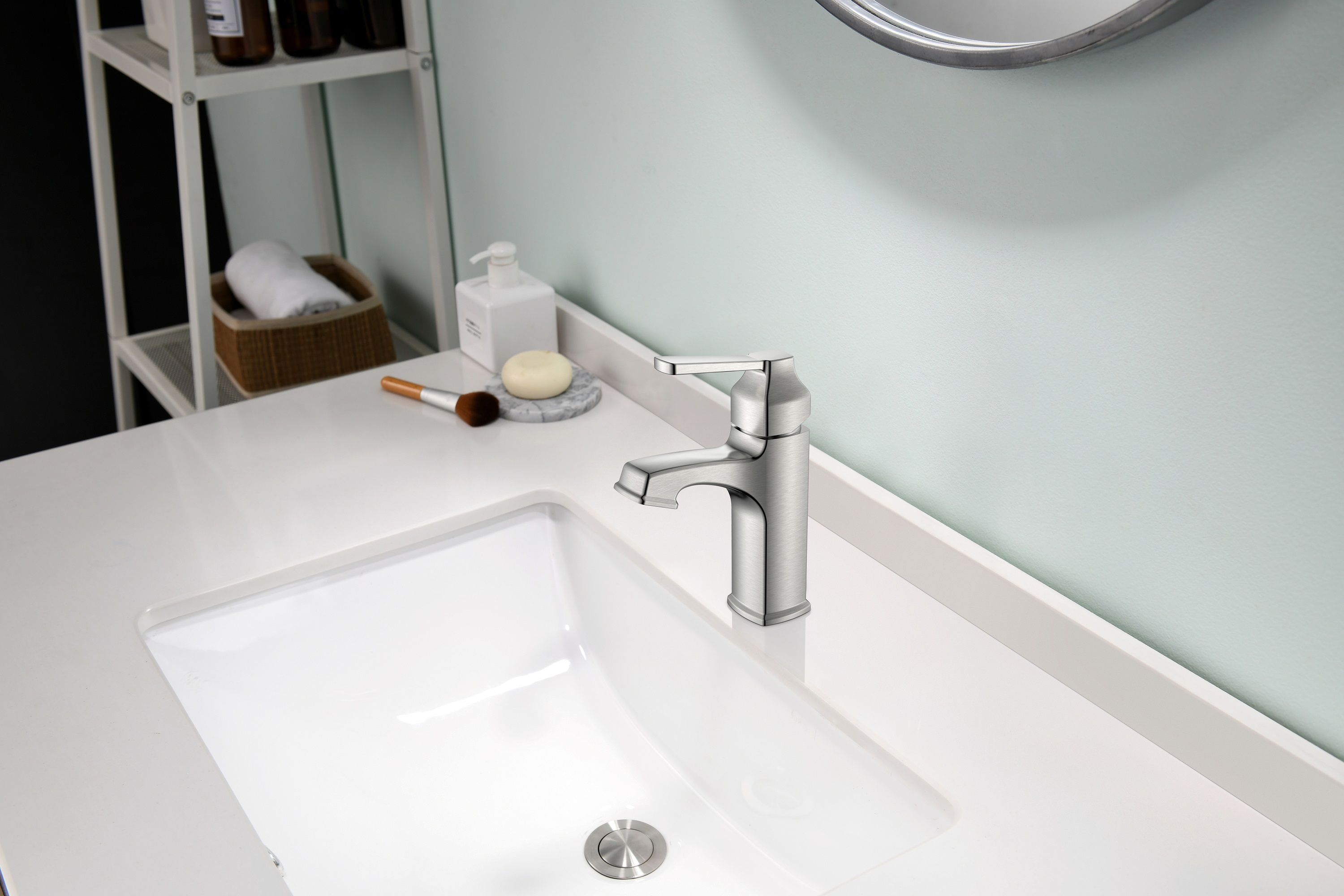 Robinet de lavabo à poignée unique de forme carrée classique en nickel brossé pour salle de bain