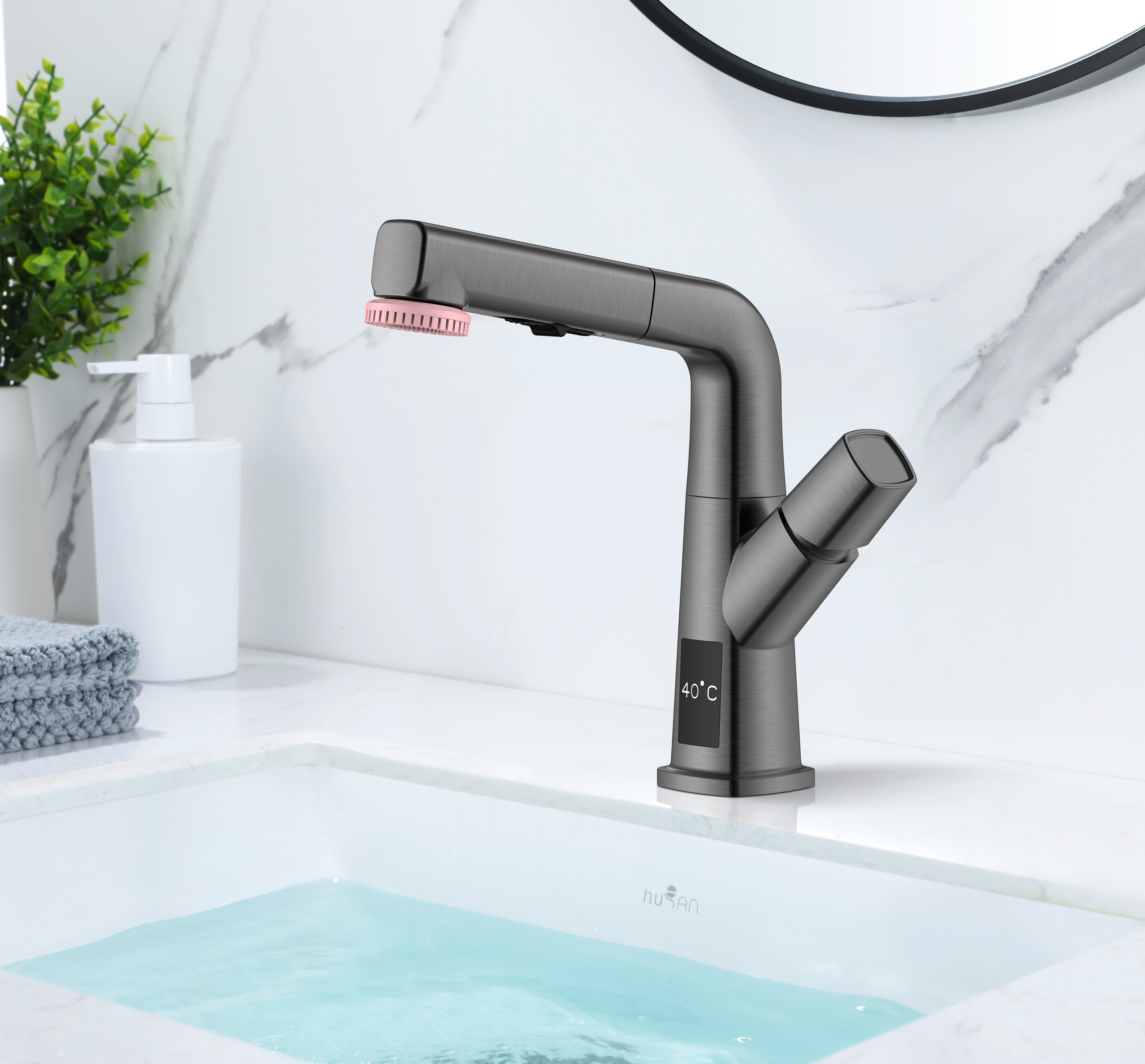 Robinet de salle de bain chromé avec affichage de la température du robinet de bassin