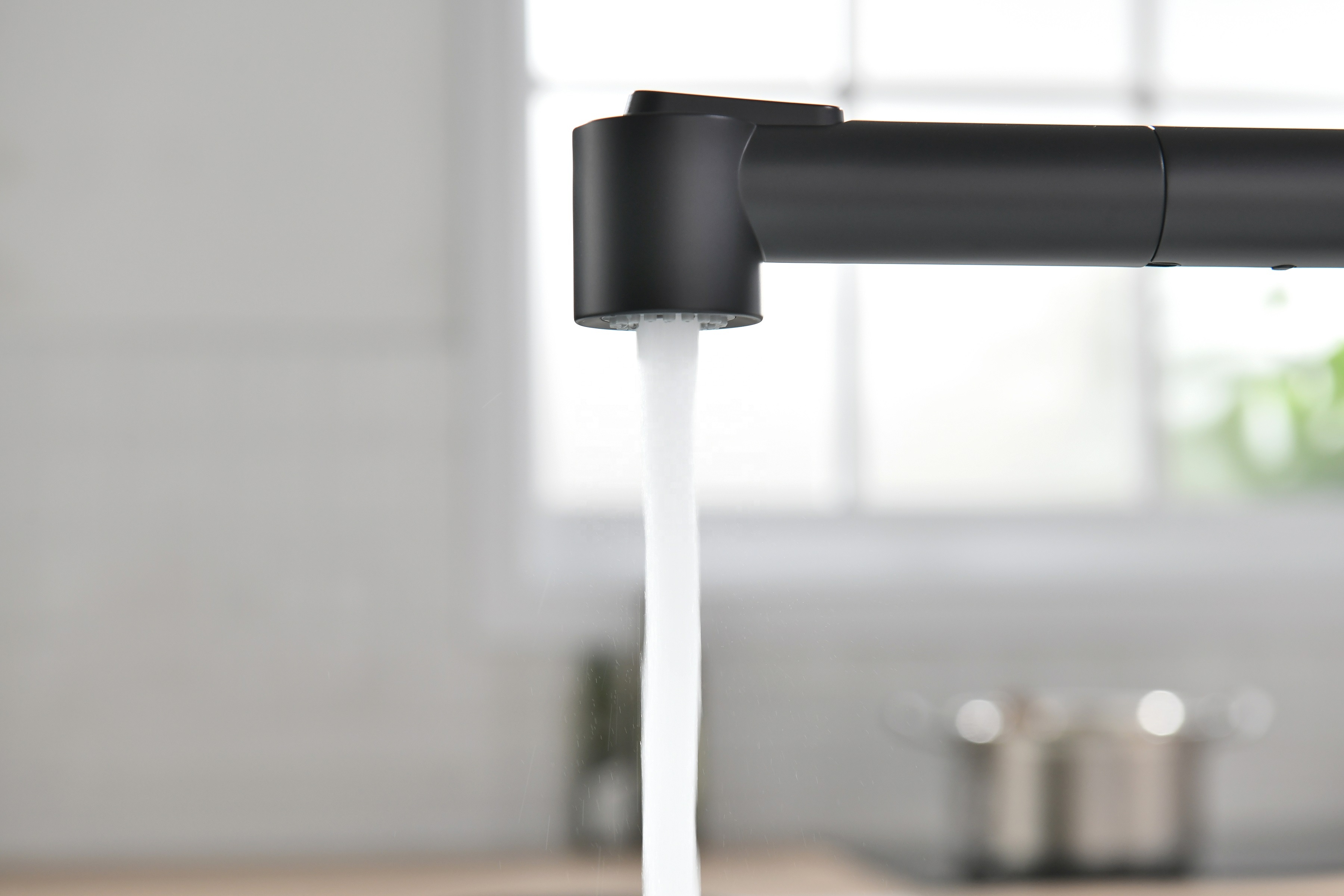 Robinet d'évier de cuisine noir prix bon marché d'usine retirer le robinet de cuisine en acier inoxydable